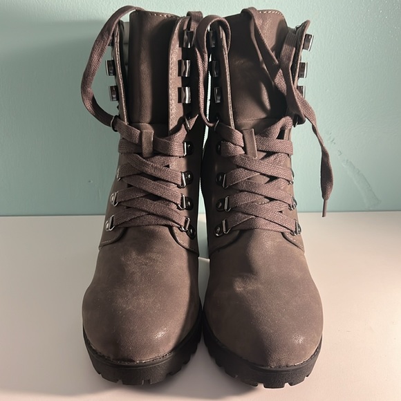 New Gray MIA Boots Size 9.5 - Picture 2 of 5